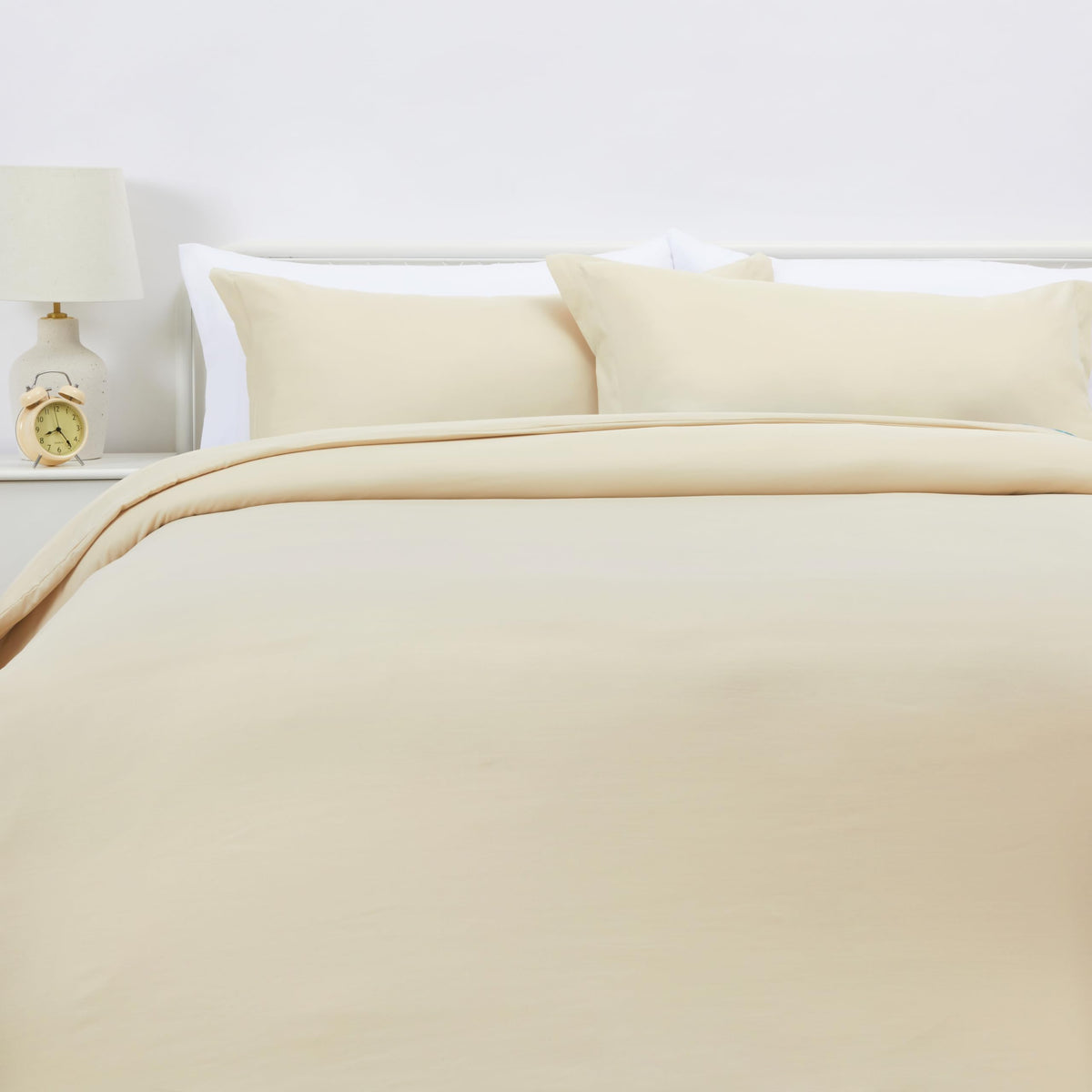Amazon Basics Lightweight Wrinkle-Resistant Microfiber 3 Piece Duvet Cover Set with Zipper Closure, Full/Queen, Bright White Temp