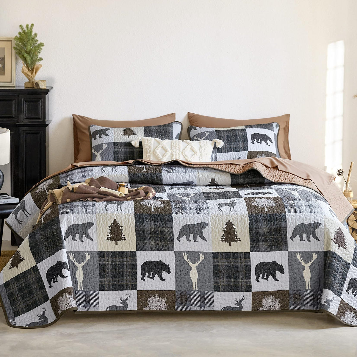 Wake In Cloud - Rustic Quilt Set, Cabin Lodge Christmas Bear Moose Deer Wildlife Western Patchwork Country, Reversible Lightweight Bedspread Coverlet, 3 Pieces, Green Brown, Twin/Twin XL Size