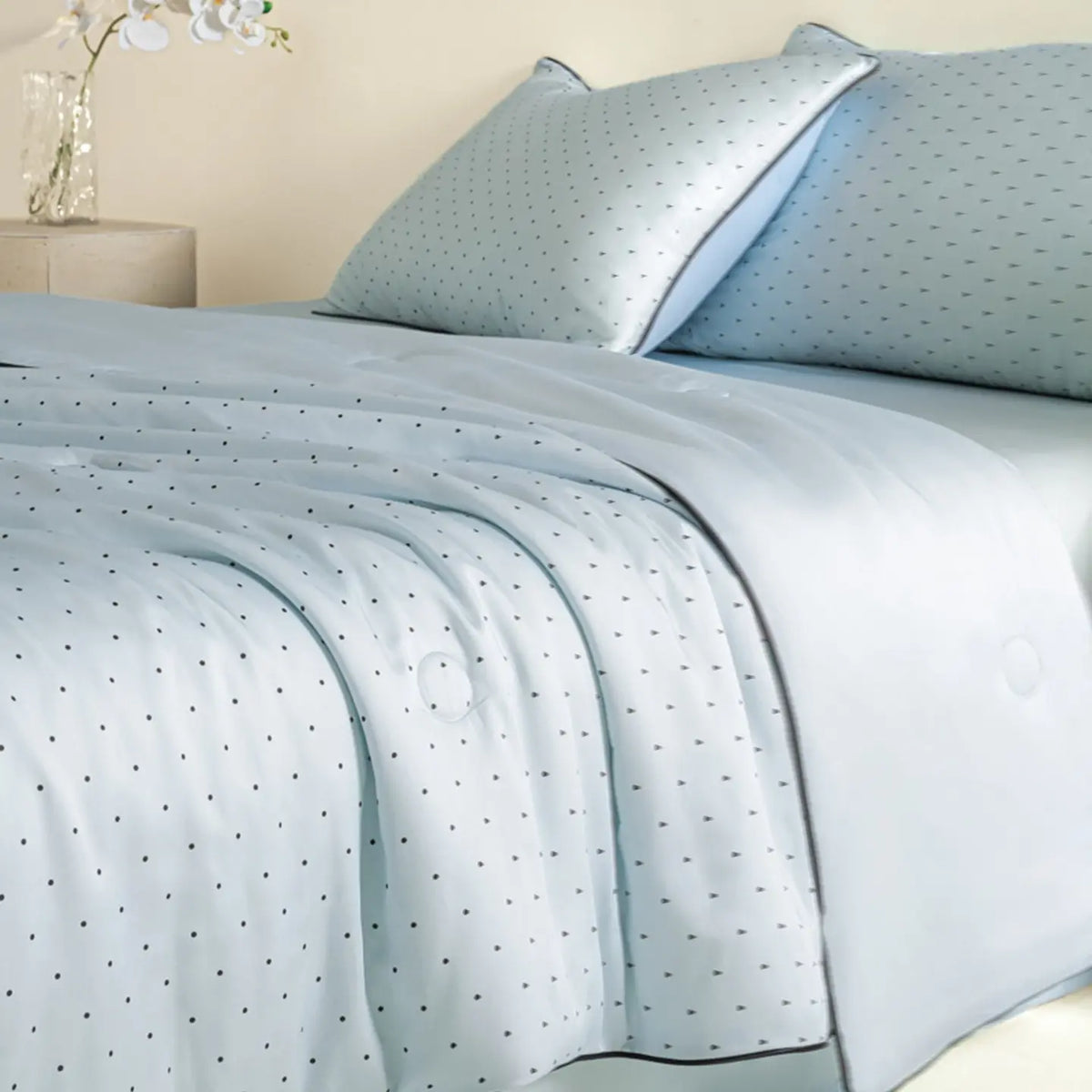 Elegant Comfortable Summer Quilt, Soft Touch, Breathable, Cool, All-Season Use, Ideal for Bedroom and Guest Room