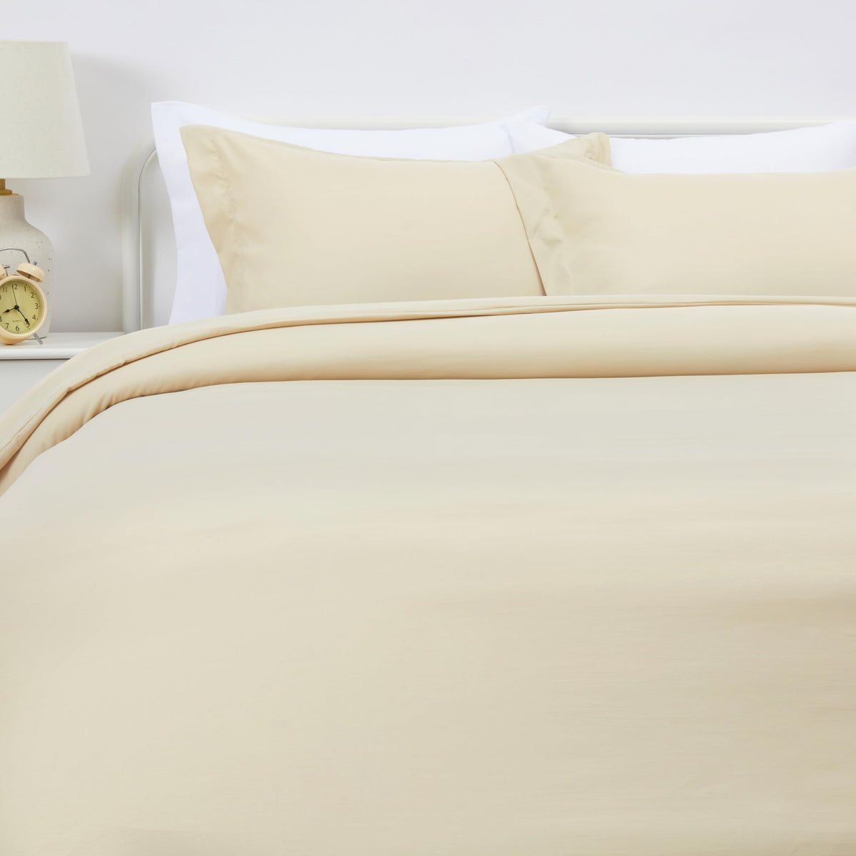 Amazon Basics Lightweight Wrinkle-Resistant Microfiber 3 Piece Duvet Cover Set with Zipper Closure, Full/Queen, Bright White Temp
