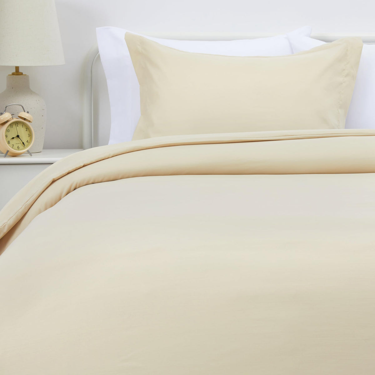 Amazon Basics Lightweight Wrinkle-Resistant Microfiber 3 Piece Duvet Cover Set with Zipper Closure, Full/Queen, Bright White Temp