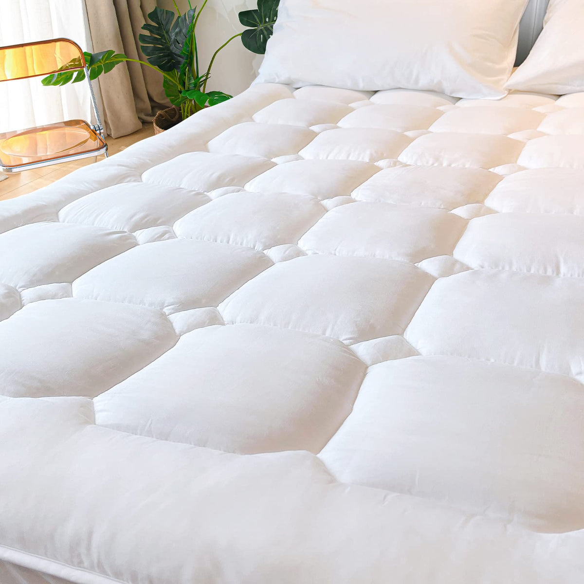 Queen Size Waterproof Mattress Protector Quilted, Breathable Ultra-Soft Filling Mattress Pad, Fitted Deep Pocket Mattress Cover Fits 6''-25'' Mattress White