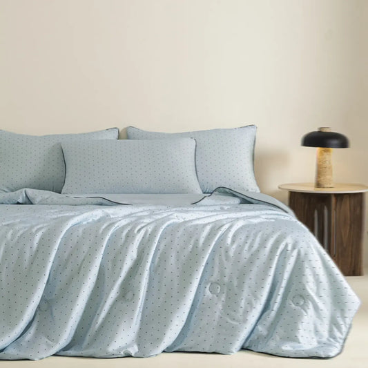 Elegant Comfortable Summer Quilt, Soft Touch, Breathable, Cool, All-Season Use, Ideal for Bedroom and Guest Room