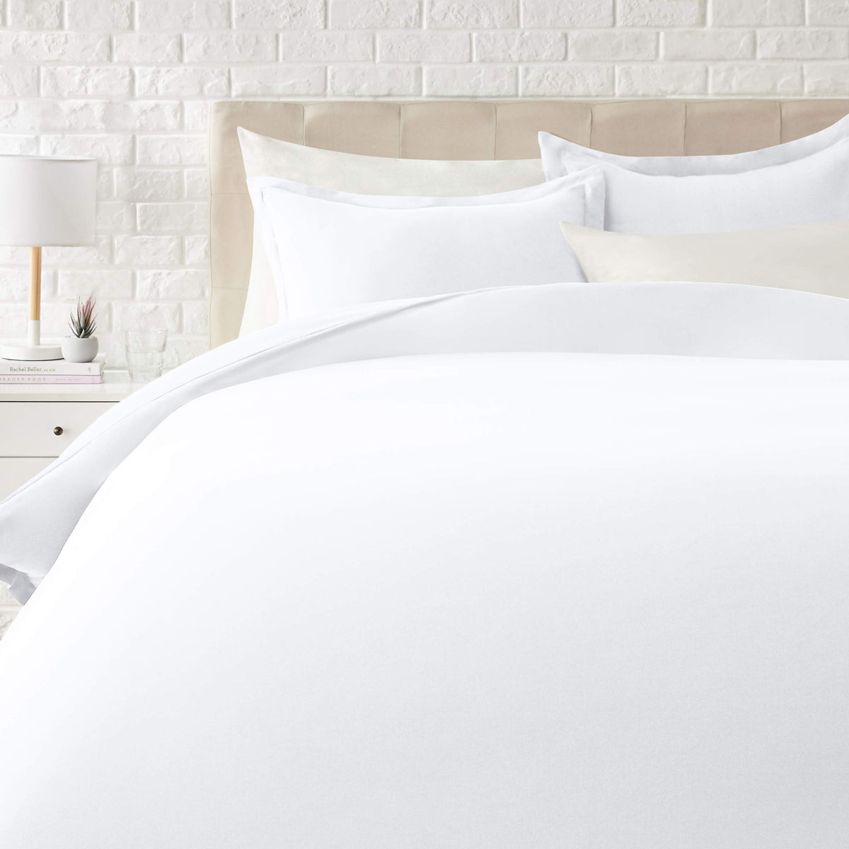 Amazon Basics Lightweight Wrinkle-Resistant Microfiber 3 Piece Duvet Cover Set with Zipper Closure, Full/Queen, Bright White Temp