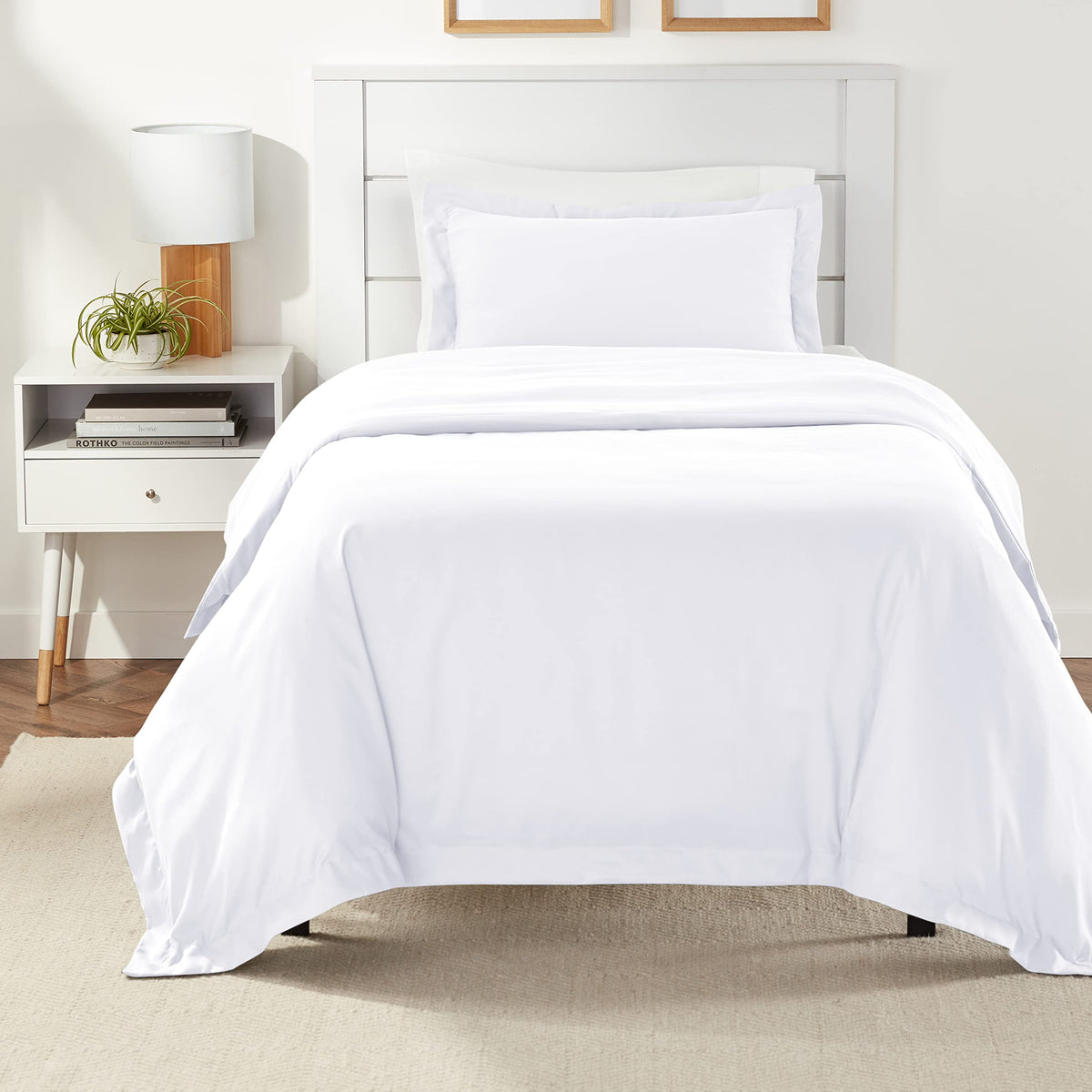 Amazon Basics Lightweight Wrinkle-Resistant Microfiber 3 Piece Duvet Cover Set with Zipper Closure, Full/Queen, Bright White Temp
