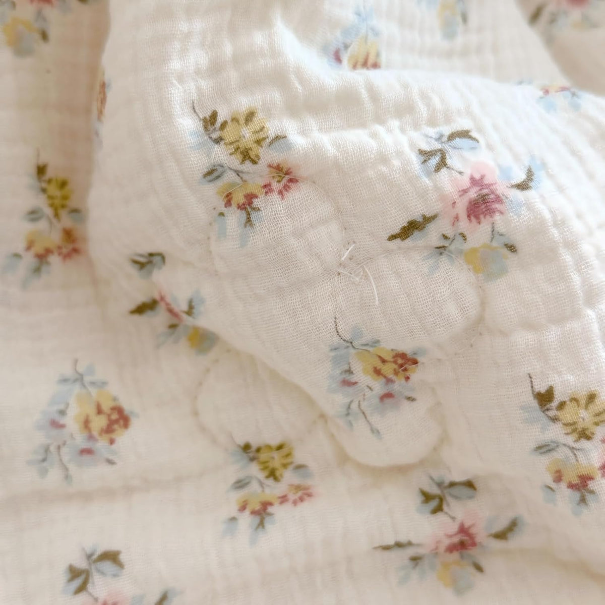 BuLuTu Shabby Chic Floral Quilt for Full Size Bed Blankets Muslin Cotton Summer Quilts Lightweight Soft Kids Comforter for Girls Teens Azalea Pattern, 79"x90", 3.9 Pounds, No Pillowcases