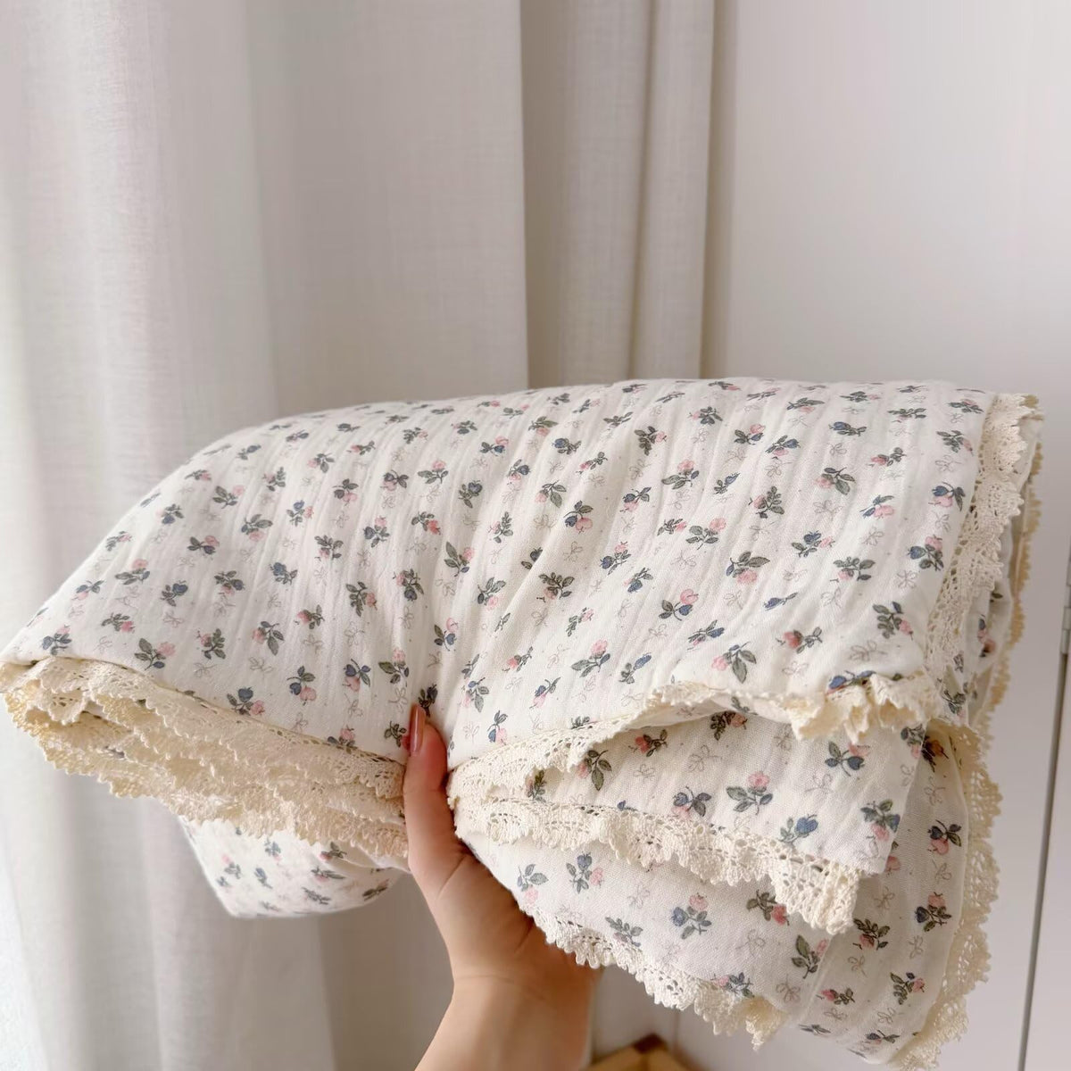 BuLuTu Shabby Chic Floral Quilt for Full Size Bed Blankets Muslin Cotton Summer Quilts Lightweight Soft Kids Comforter for Girls Teens Azalea Pattern, 79"x90", 3.9 Pounds, No Pillowcases