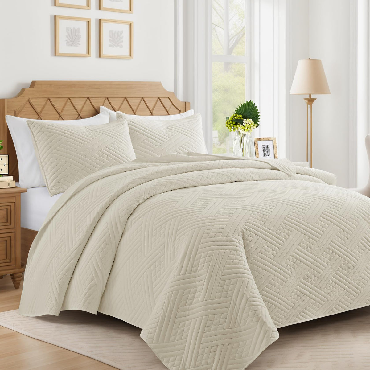 Lavsiry Black Quilt Queen Size with Striped Pattern, Lightweight Soft Summer Thin Microfiber Bedspread & Coverlet Bedding Set for All Seasons - 3 Piece(1 Quilt, 2 Pillow Shams)