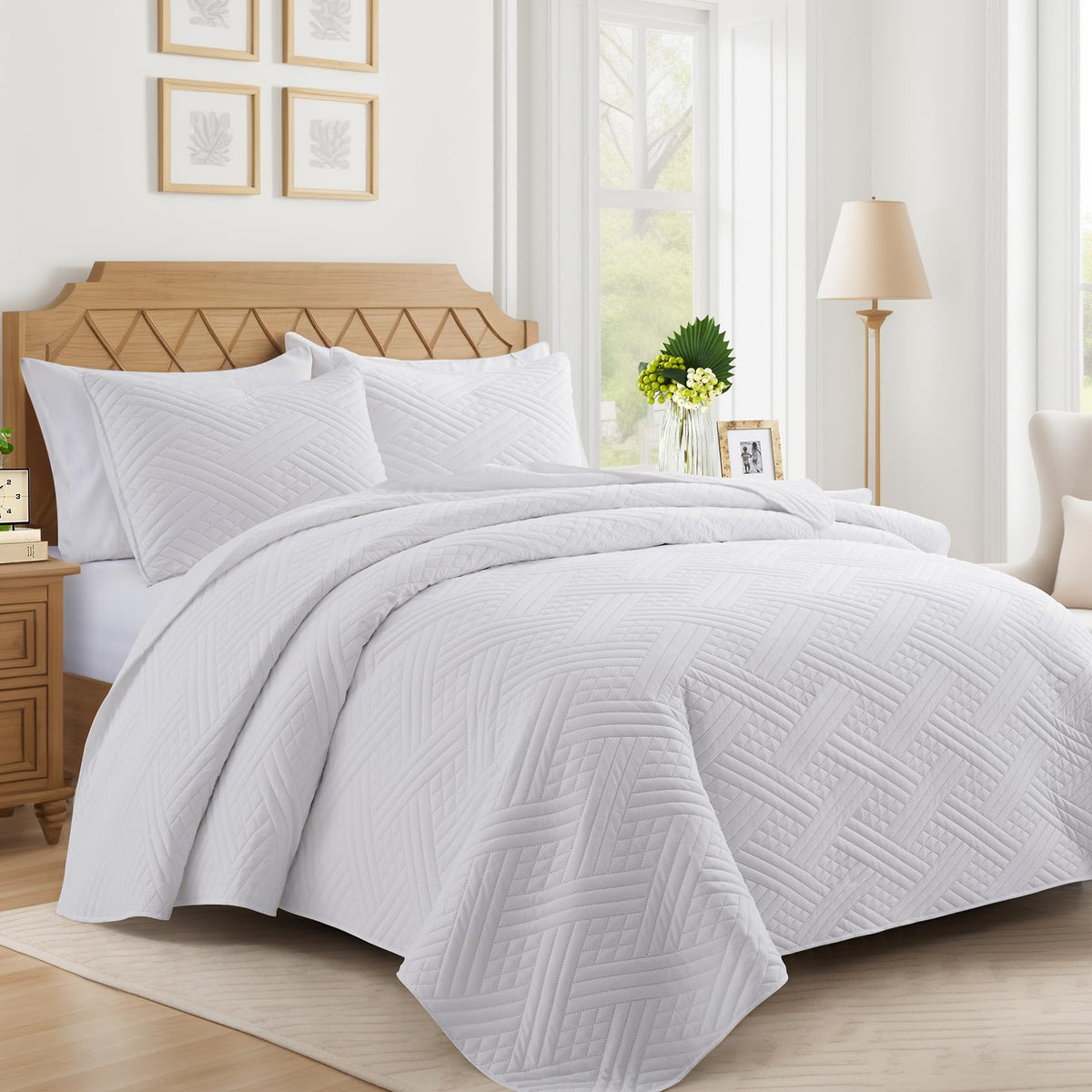 Lavsiry Black Quilt Queen Size with Striped Pattern, Lightweight Soft Summer Thin Microfiber Bedspread & Coverlet Bedding Set for All Seasons - 3 Piece(1 Quilt, 2 Pillow Shams)