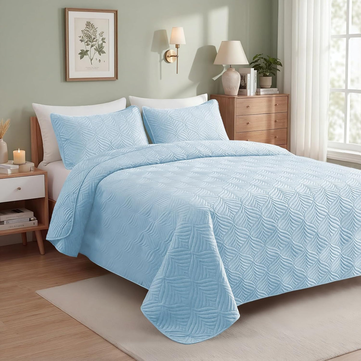 Whale Flotilla Extra Soft Queen Quilt Bedding Set, Lightweight Bedspreads