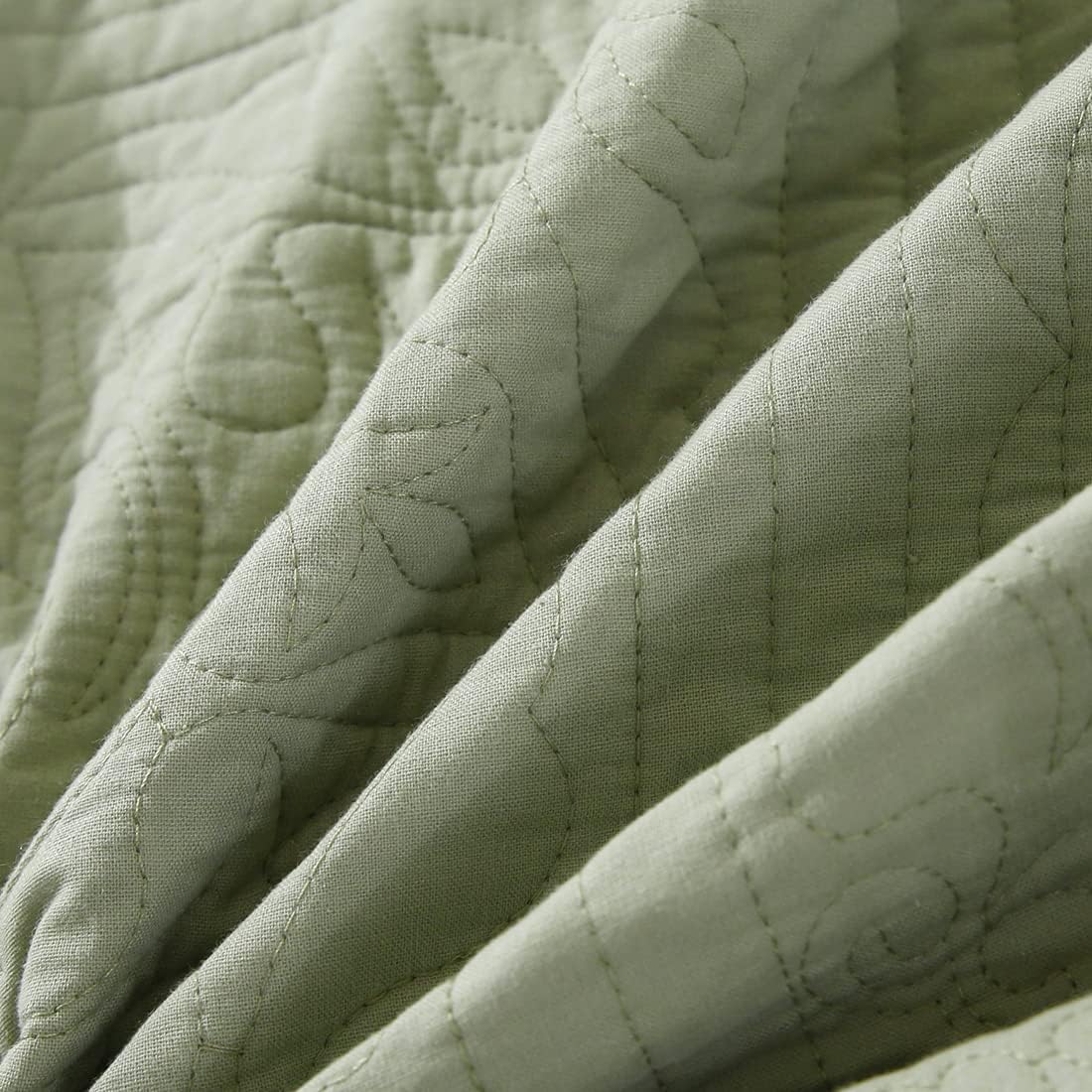 WINLIFE 100% Cotton Quilted Pillow Sham Floral Printed Pillow Cover Sage Green, Standard Size, 20 x 26 Inch