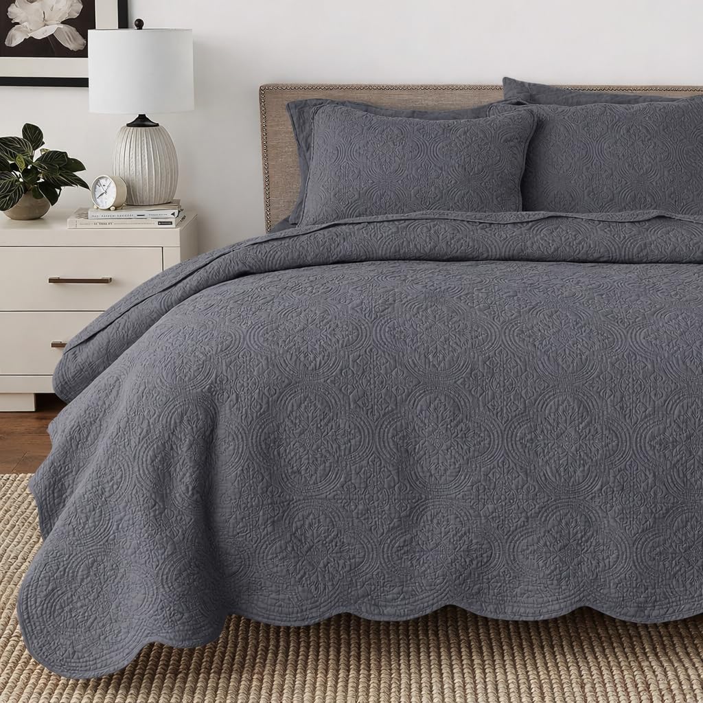 Cozy Line Home Fashions 100% Cotton Victorian Medallion Solid White Matelasse Embossed Bedding Quilt Set, Reversible Lightweight Bedspread, Coverlet for All Season (Blantyre - White, Twin - 2 Piece)