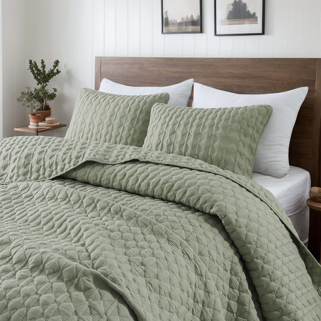 WDCOZY Oversized California Cal King Size Quilt Bedding Sets with 2 Pillow Shams, Beige Tan Cream Lightweight Soft Bedspread Coverlet Bed Cover, All Season Spring Summer, 3 Pieces, 116x106 inches