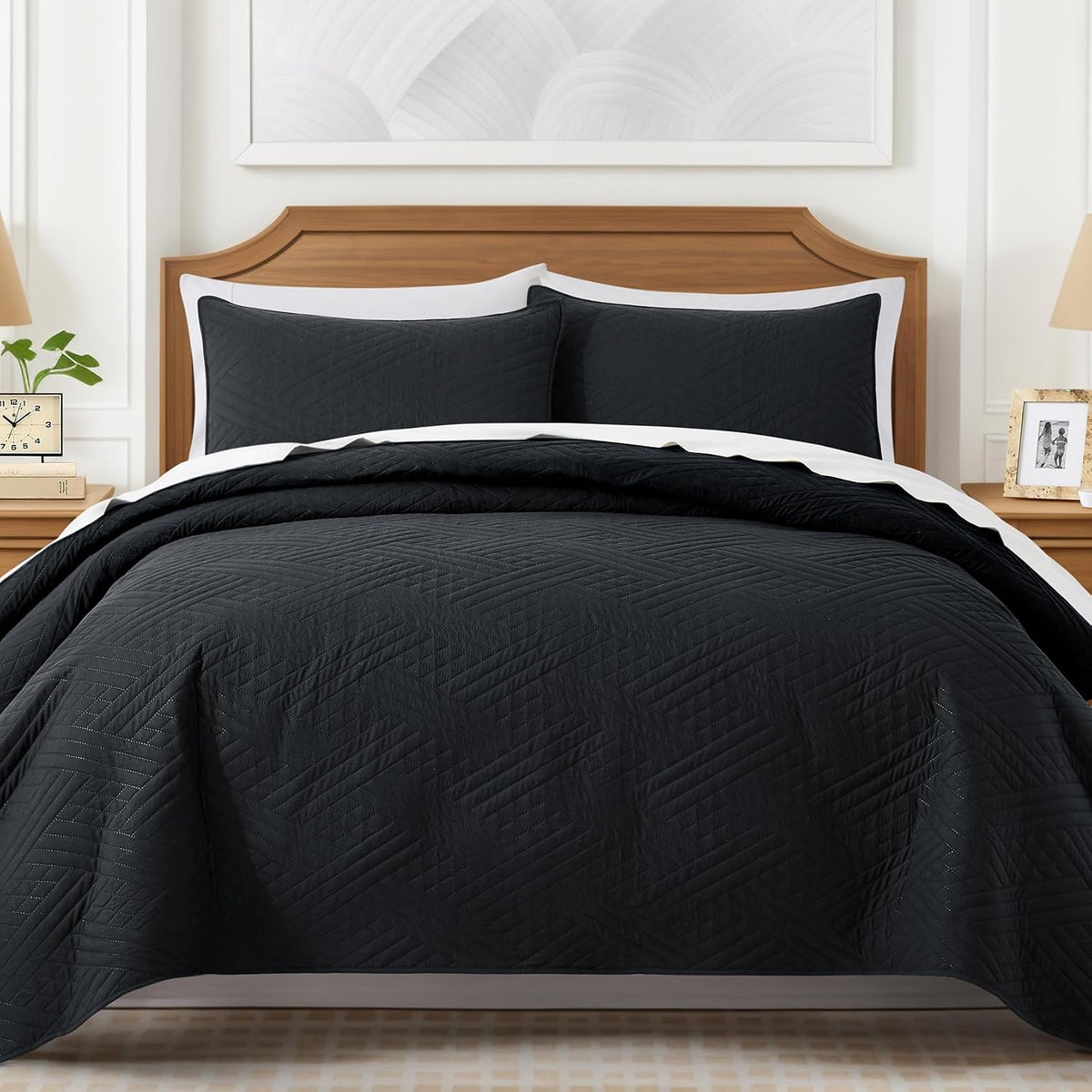 Lavsiry Black Quilt Queen Size with Striped Pattern, Lightweight Soft Summer Thin Microfiber Bedspread & Coverlet Bedding Set for All Seasons - 3 Piece(1 Quilt, 2 Pillow Shams)