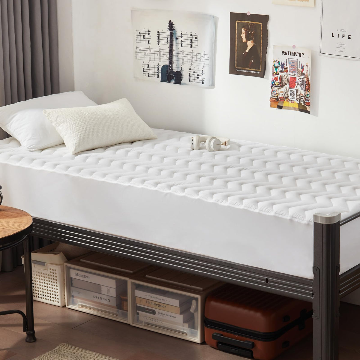 Queen Size Waterproof Mattress Protector Quilted, Breathable Ultra-Soft Filling Mattress Pad, Fitted Deep Pocket Mattress Cover Fits 6''-25'' Mattress White
