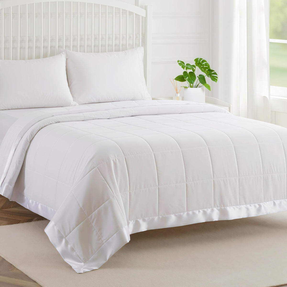 COMFLIVE King Down Alternative Blanket - Lightweight Satin Trim, Charcoal