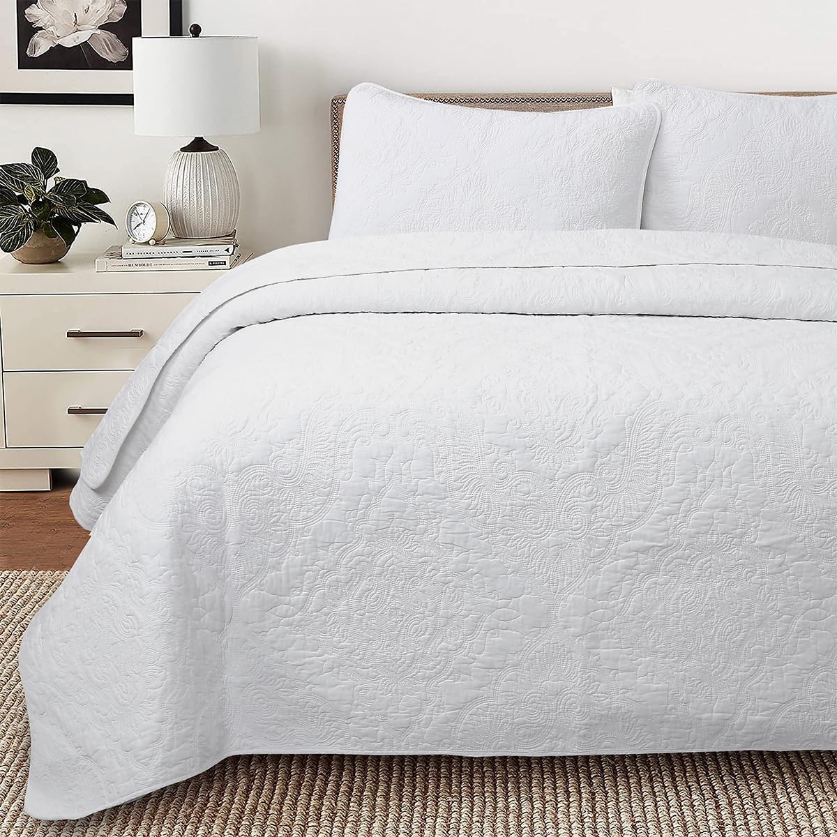 Cozy Line Home Fashions 100% Cotton Victorian Medallion Solid White Matelasse Embossed Bedding Quilt Set, Reversible Lightweight Bedspread, Coverlet for All Season (Blantyre - White, Twin - 2 Piece)