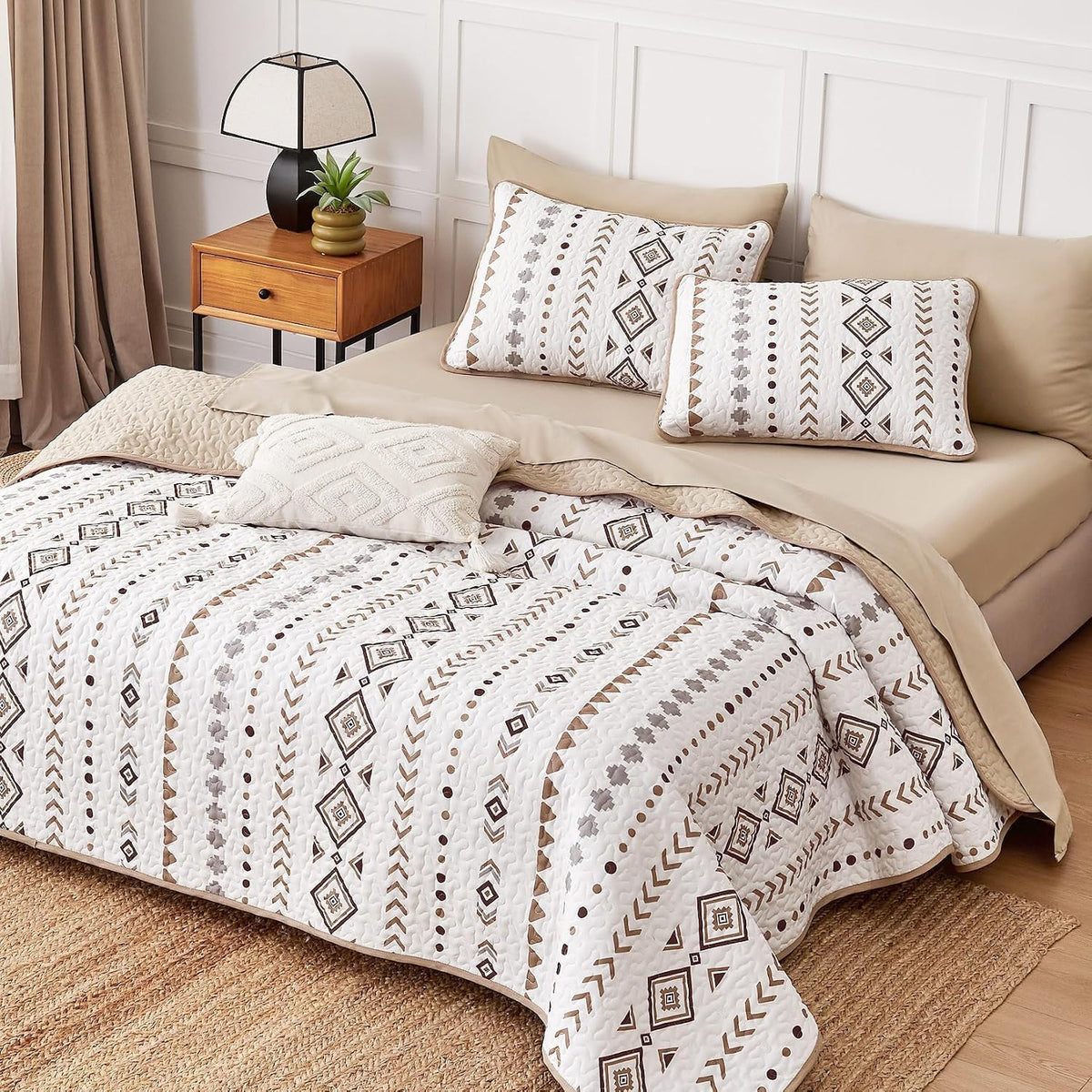 Wake In Cloud - Western Quilt Set, Boho Southwestern Aztec Rustic Farmhouse Geometric Pattern, Reversible Lightweight Bedspread Coverlet, 3 Pieces, Taupe Brown, King Size