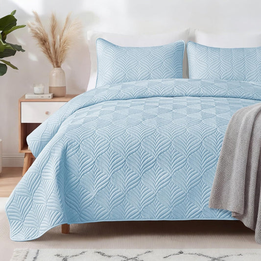 Whale Flotilla Extra Soft Queen Quilt Bedding Set, Lightweight Bedspreads