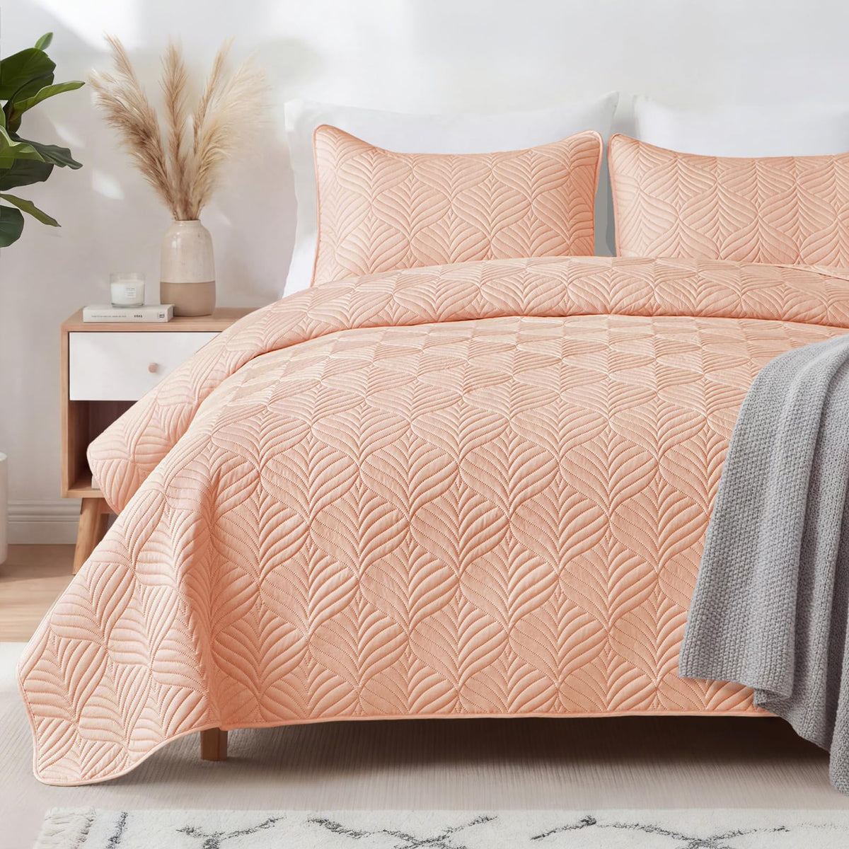 Whale Flotilla Extra Soft Queen Quilt Bedding Set, Lightweight Bedspreads