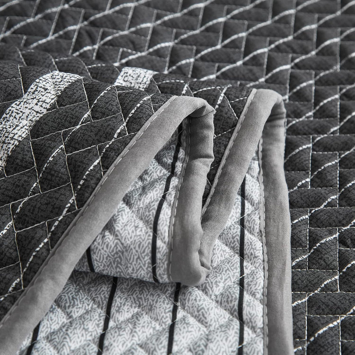 Flysheep Dark Grey Boho Quilt Set Full Queen Size, 3 Pcs White Striped on Gray Reversible Bedspread, Brushed Microfiber Coverlet for All Season, 1 Quilt + 2 Pillow Shams