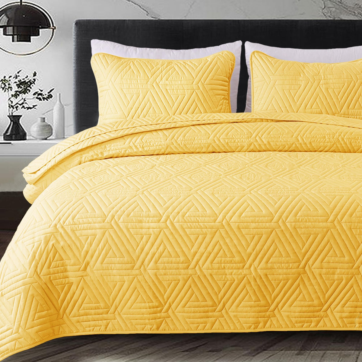 Whale Flotilla Soft Geometric Queen Quilt Set for All Seasons, Yellow
