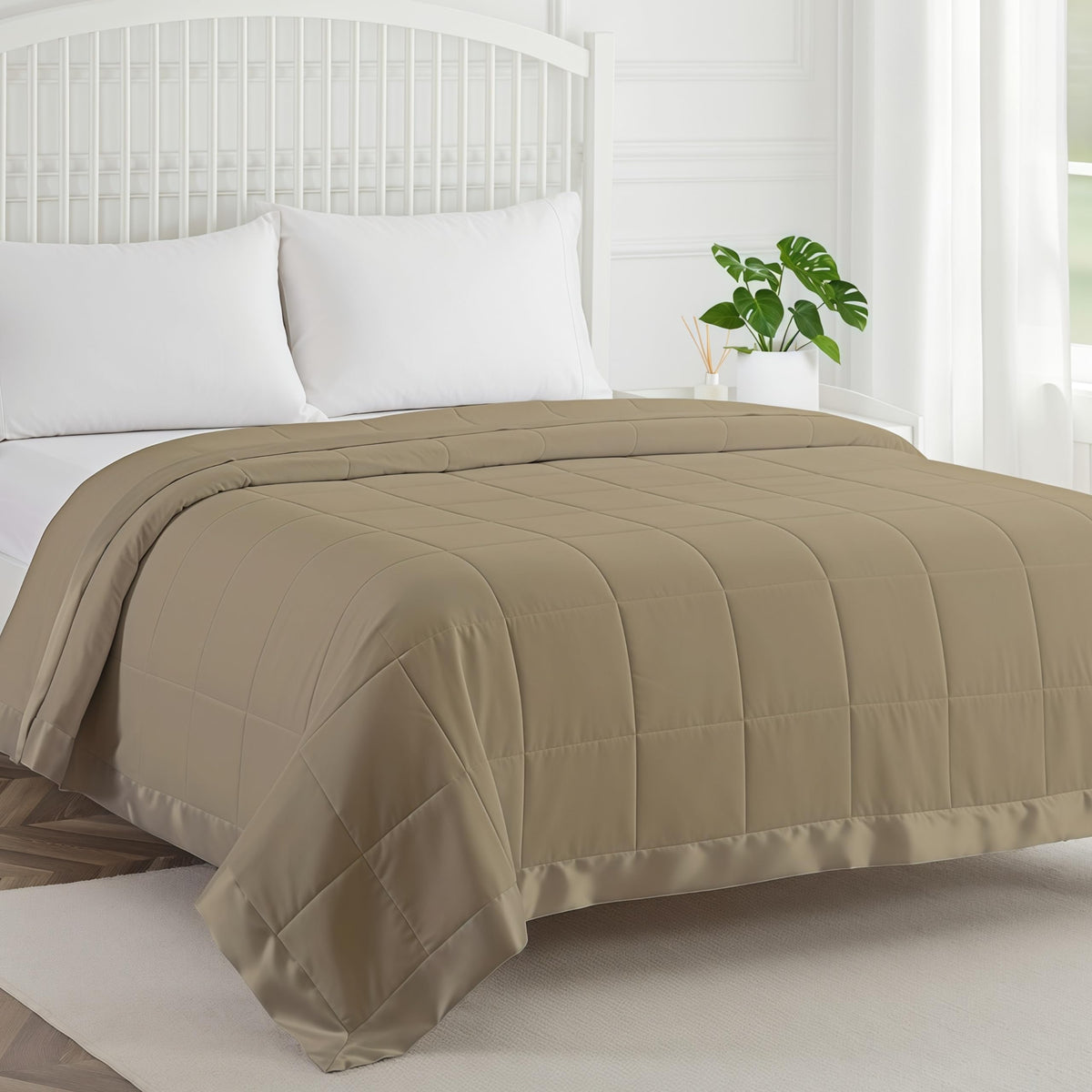 COMFLIVE King Down Alternative Blanket - Lightweight Satin Trim, Charcoal