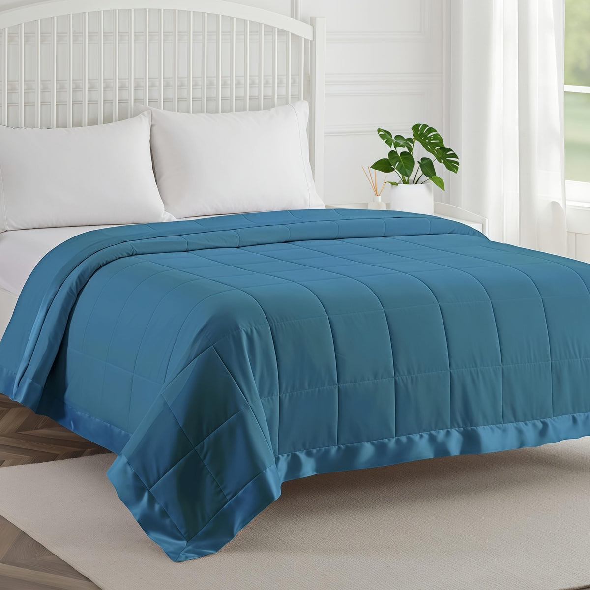 COMFLIVE King Down Alternative Blanket - Lightweight Satin Trim, Charcoal