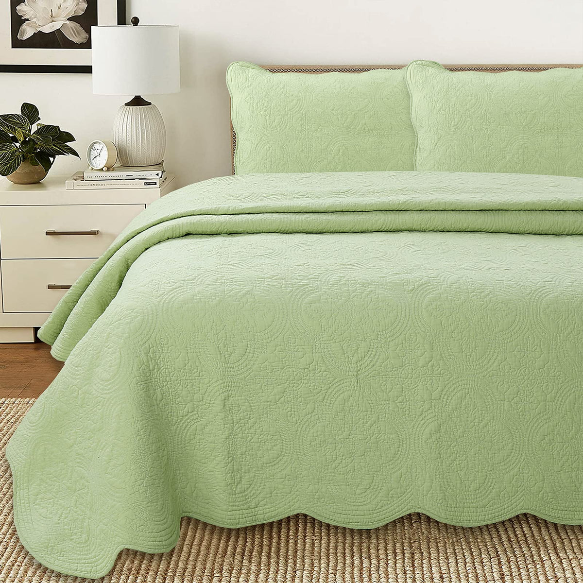 Cozy Line Home Fashions 100% Cotton Victorian Medallion Solid White Matelasse Embossed Bedding Quilt Set, Reversible Lightweight Bedspread, Coverlet for All Season (Blantyre - White, Twin - 2 Piece)