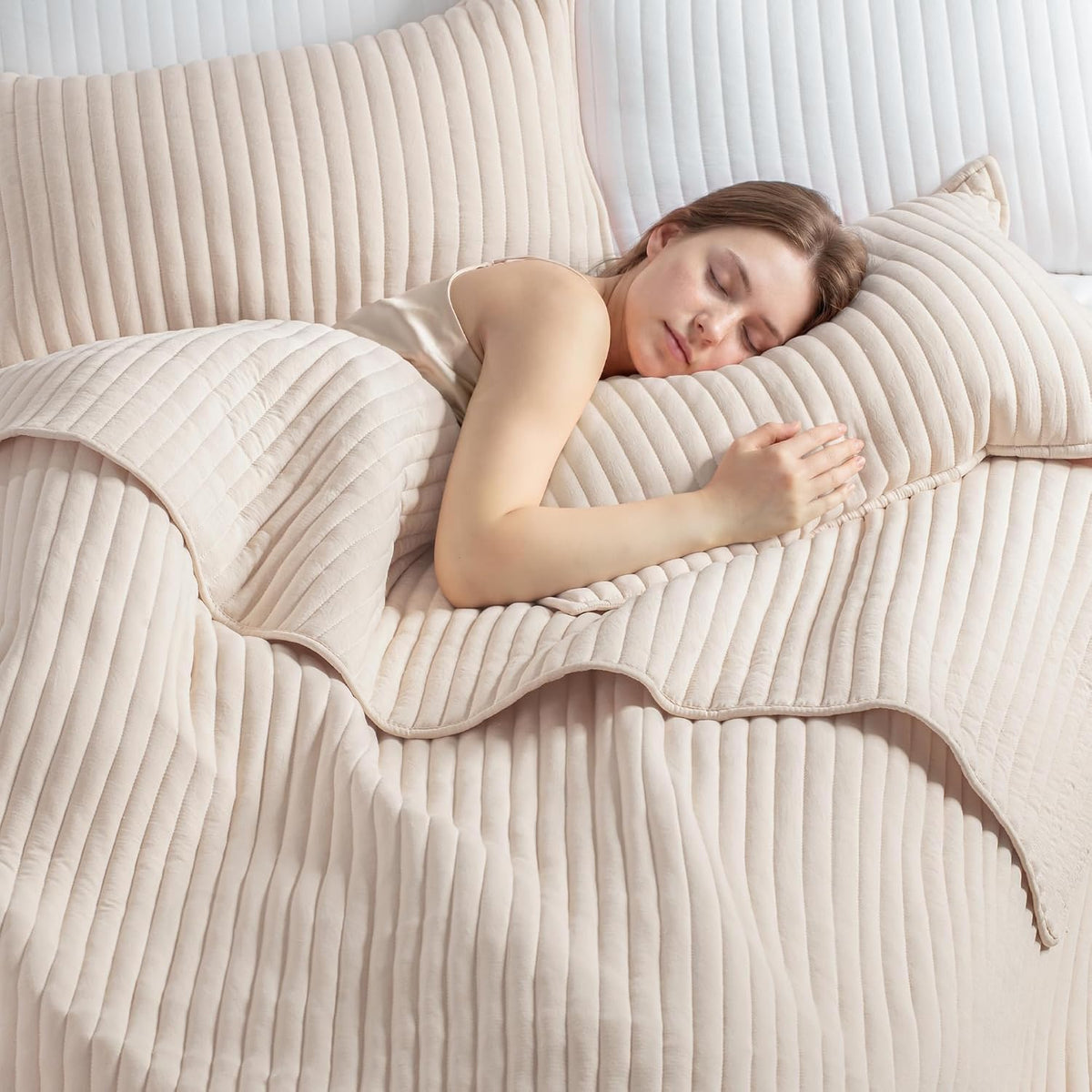 Exclusivo Mezcla Stripe Quilted King Quilt Bedding Set, Beige Cream