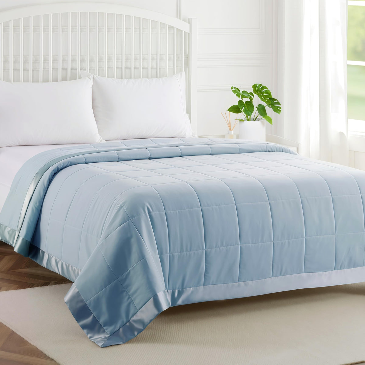 COMFLIVE King Down Alternative Blanket - Lightweight Satin Trim, Charcoal