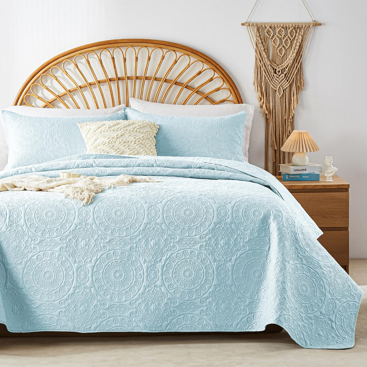 WURUIBO Olive Green Quilt Set King/Cal King Size, Embossing Microfiber Bedspreads with Pillow Sham, Ligthweight Breathable Thin Coverlet, Reversible Bedding Set for All Season (1 Quilt,2 Pillow Shams)