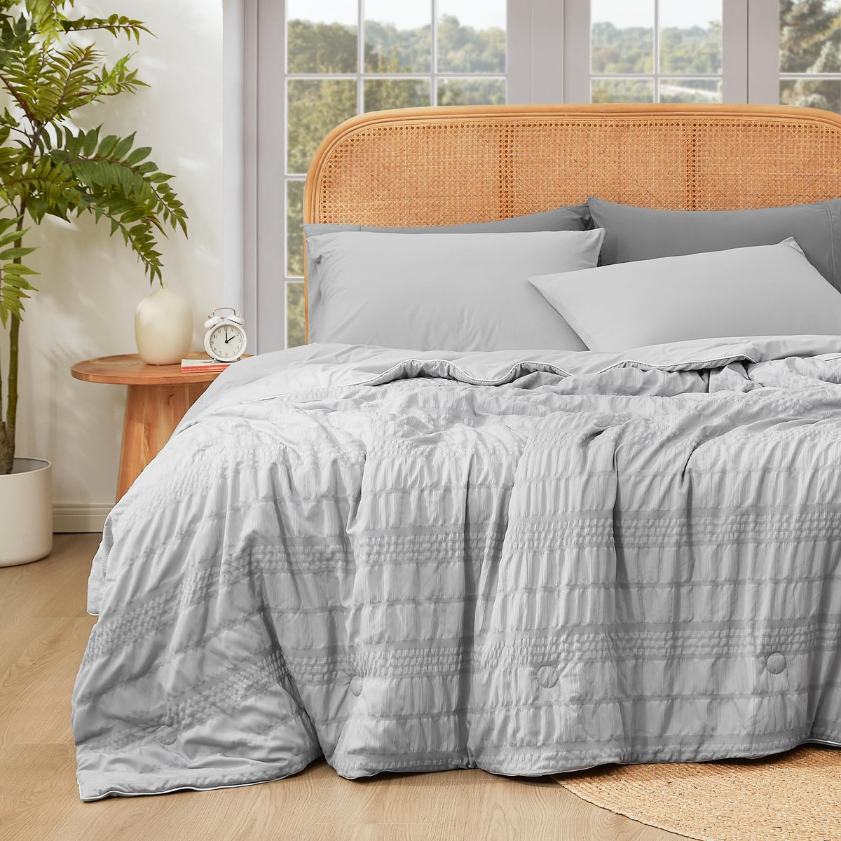 Cozy Bliss Seersucker Cooling Comforter Queen Size, Q-Max 0.45 Reversible Lightweight Cooling Blanket, Breathable Silk Smooth Summer Bedding Quilt for Hot Sleepers Night Sweats Dark Grey