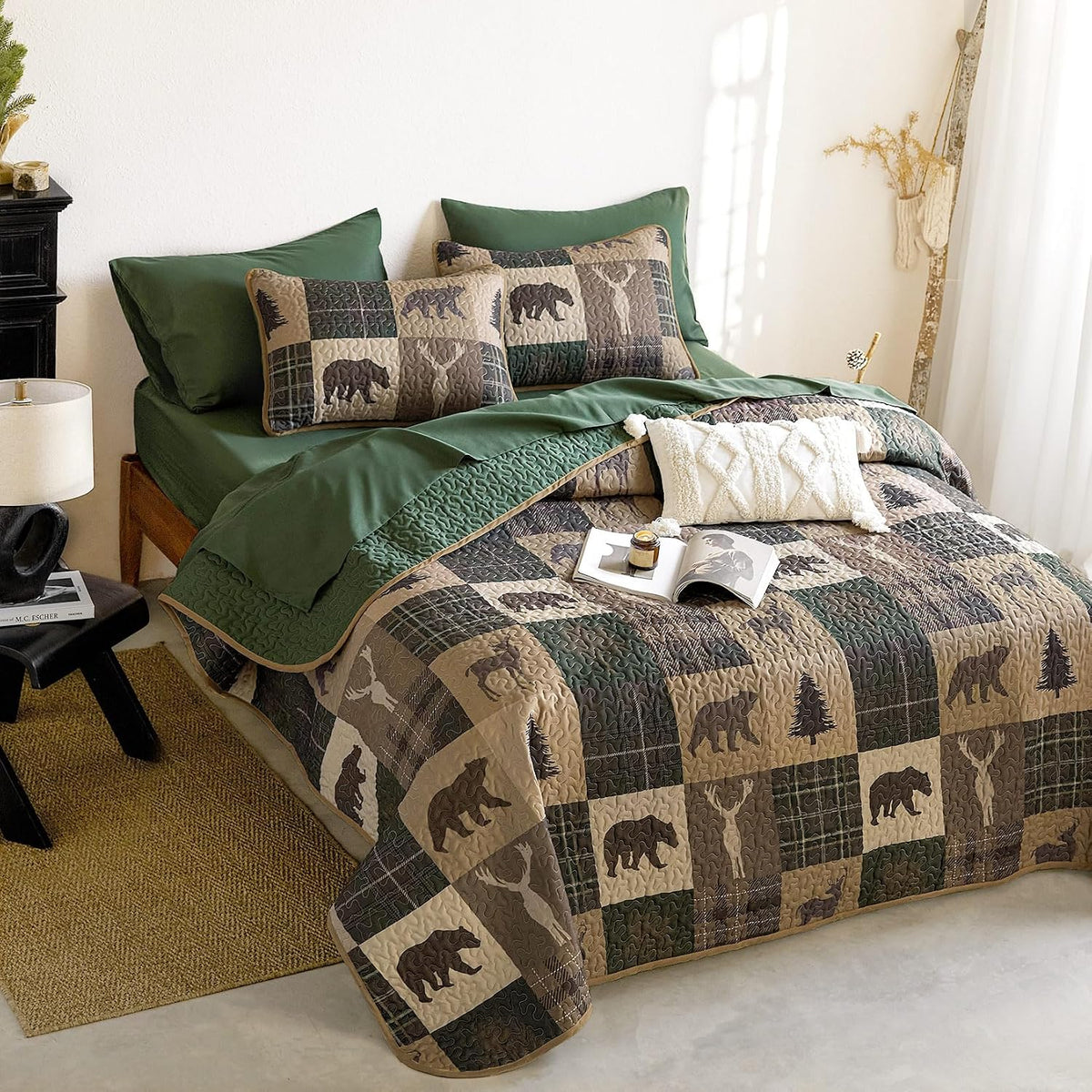 Wake In Cloud - Rustic Quilt Set, Cabin Lodge Christmas Bear Moose Deer Wildlife Western Patchwork Country, Reversible Lightweight Bedspread Coverlet, 3 Pieces, Green Brown, Twin/Twin XL Size