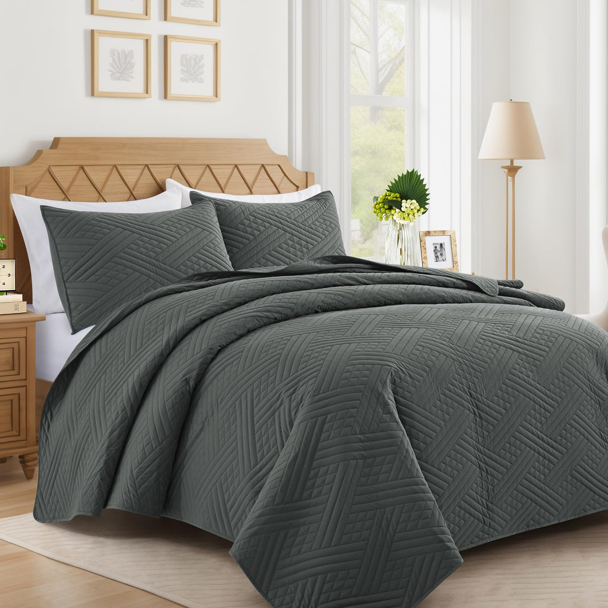 Lavsiry Black Quilt Queen Size with Striped Pattern, Lightweight Soft Summer Thin Microfiber Bedspread & Coverlet Bedding Set for All Seasons - 3 Piece(1 Quilt, 2 Pillow Shams)