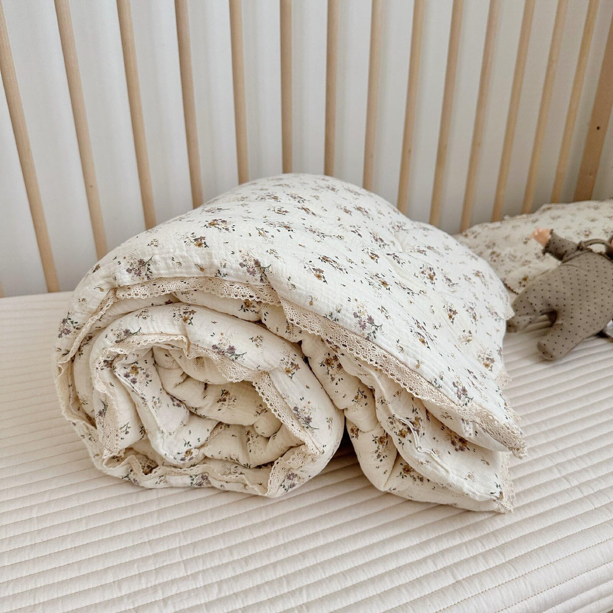 BuLuTu Shabby Chic Floral Quilt for Full Size Bed Blankets Muslin Cotton Summer Quilts Lightweight Soft Kids Comforter for Girls Teens Azalea Pattern, 79"x90", 3.9 Pounds, No Pillowcases