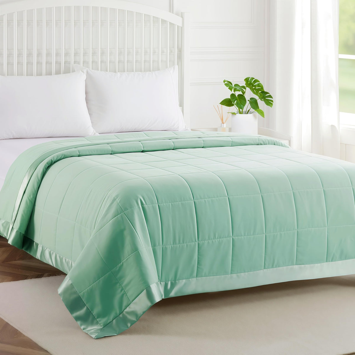 COMFLIVE King Down Alternative Blanket - Lightweight Satin Trim, Charcoal
