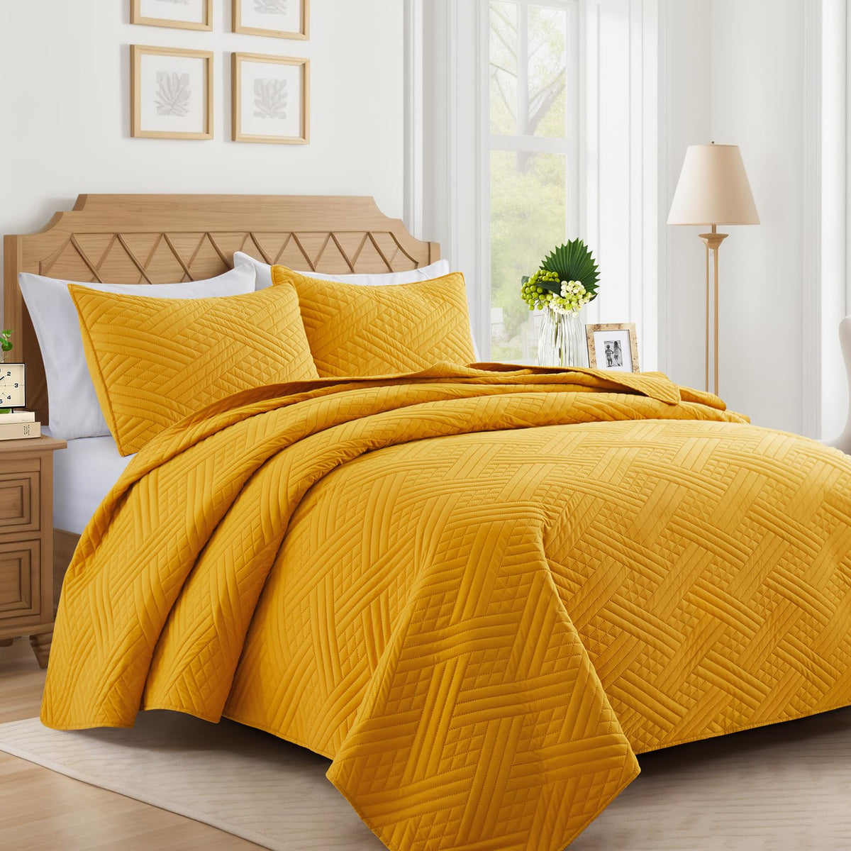 Lavsiry Black Quilt Queen Size with Striped Pattern, Lightweight Soft Summer Thin Microfiber Bedspread & Coverlet Bedding Set for All Seasons - 3 Piece(1 Quilt, 2 Pillow Shams)