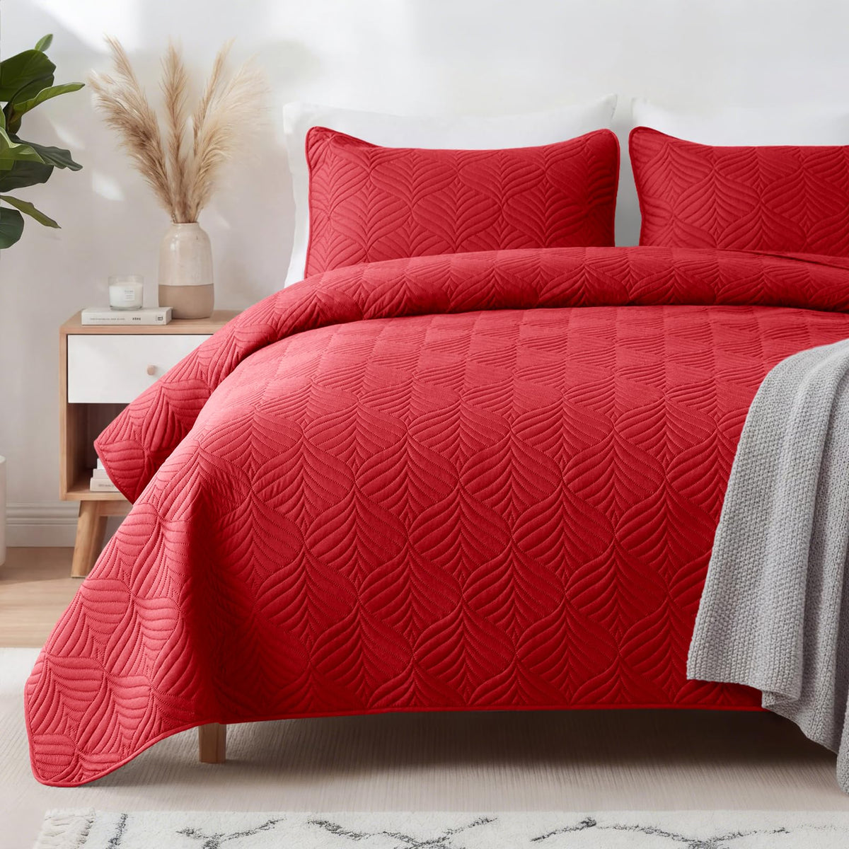 Whale Flotilla Extra Soft Queen Quilt Bedding Set, Lightweight Bedspreads