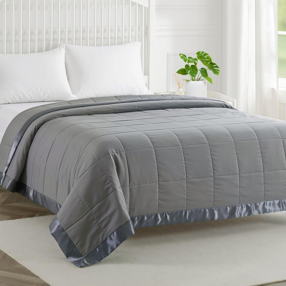 COMFLIVE King Down Alternative Blanket - Lightweight Satin Trim, Charcoal