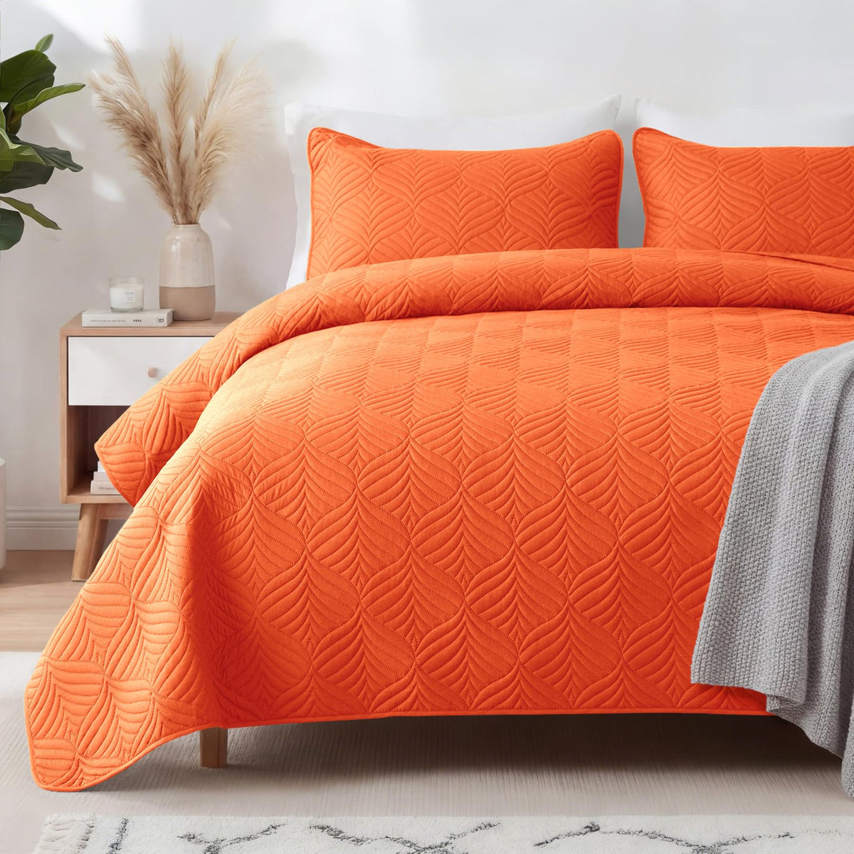 Whale Flotilla Extra Soft Queen Quilt Bedding Set, Lightweight Bedspreads
