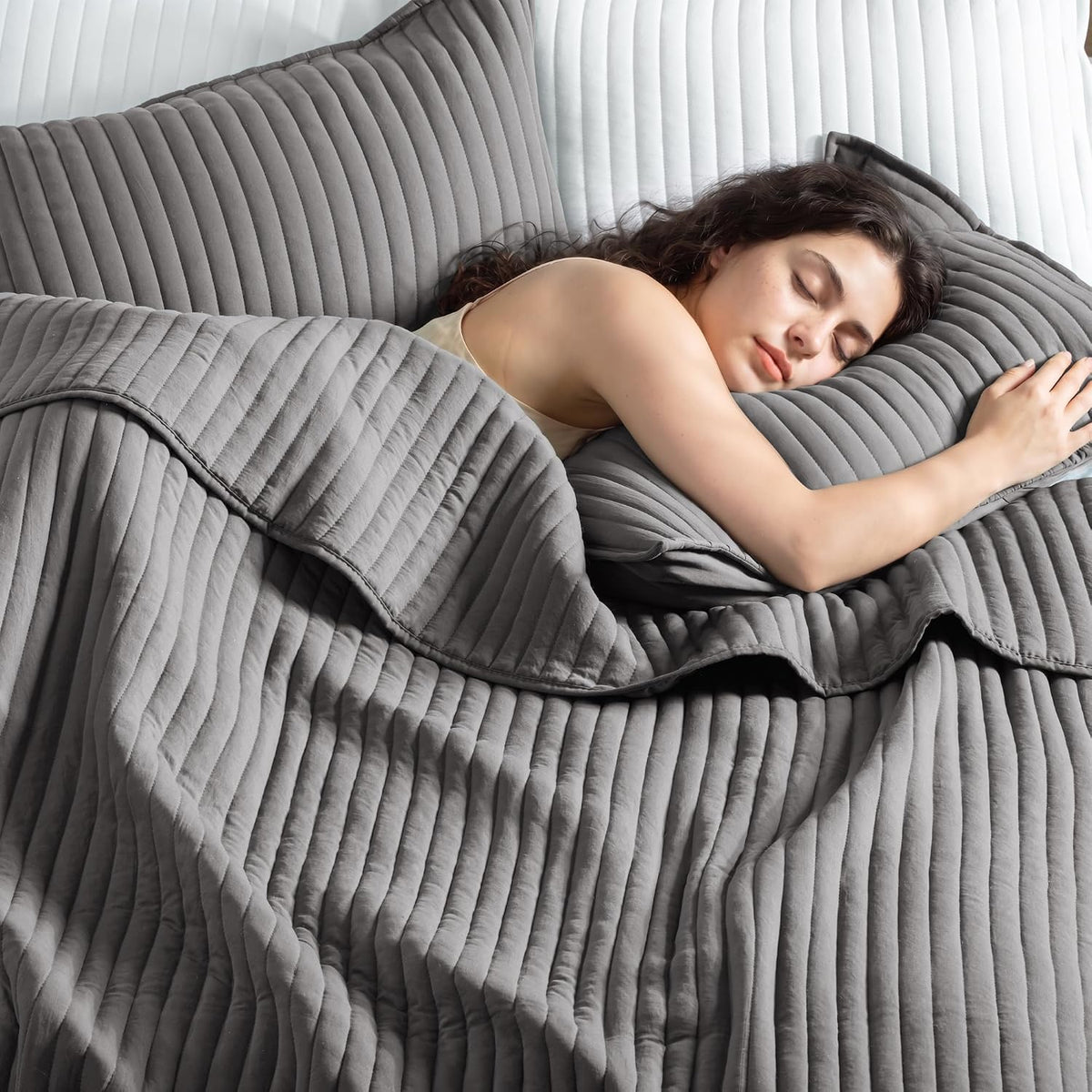 Exclusivo Mezcla Stripe Quilted Full Queen Quilt Bedding Set, Grey