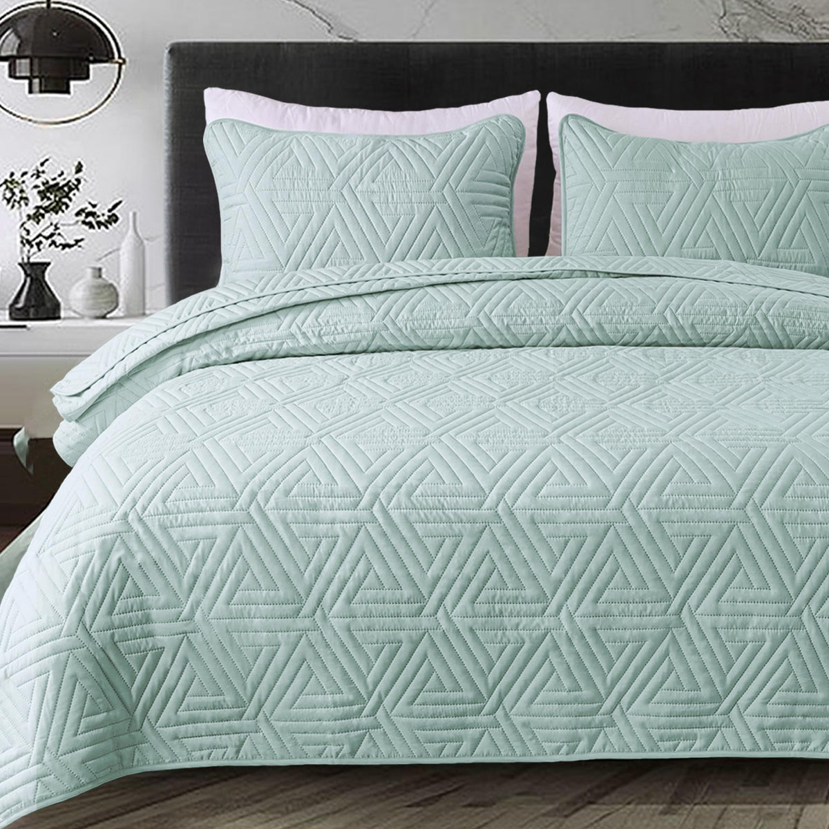 Whale Flotilla Soft Geometric Queen Quilt Set for All Seasons, Yellow