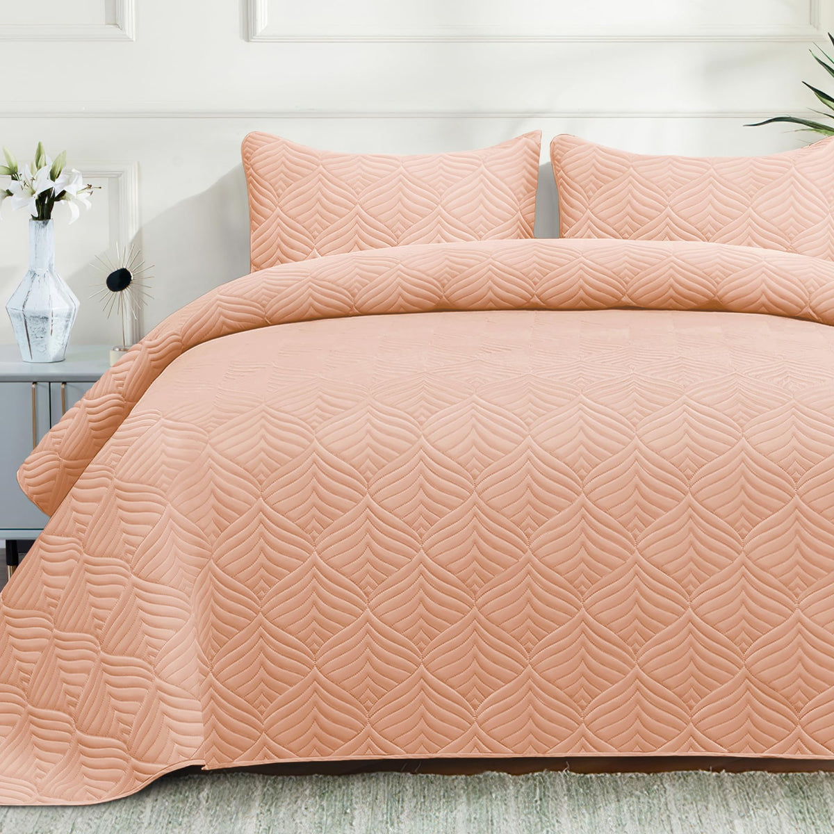 Whale Flotilla Extra Soft Queen Quilt Bedding Set, Lightweight Bedspreads