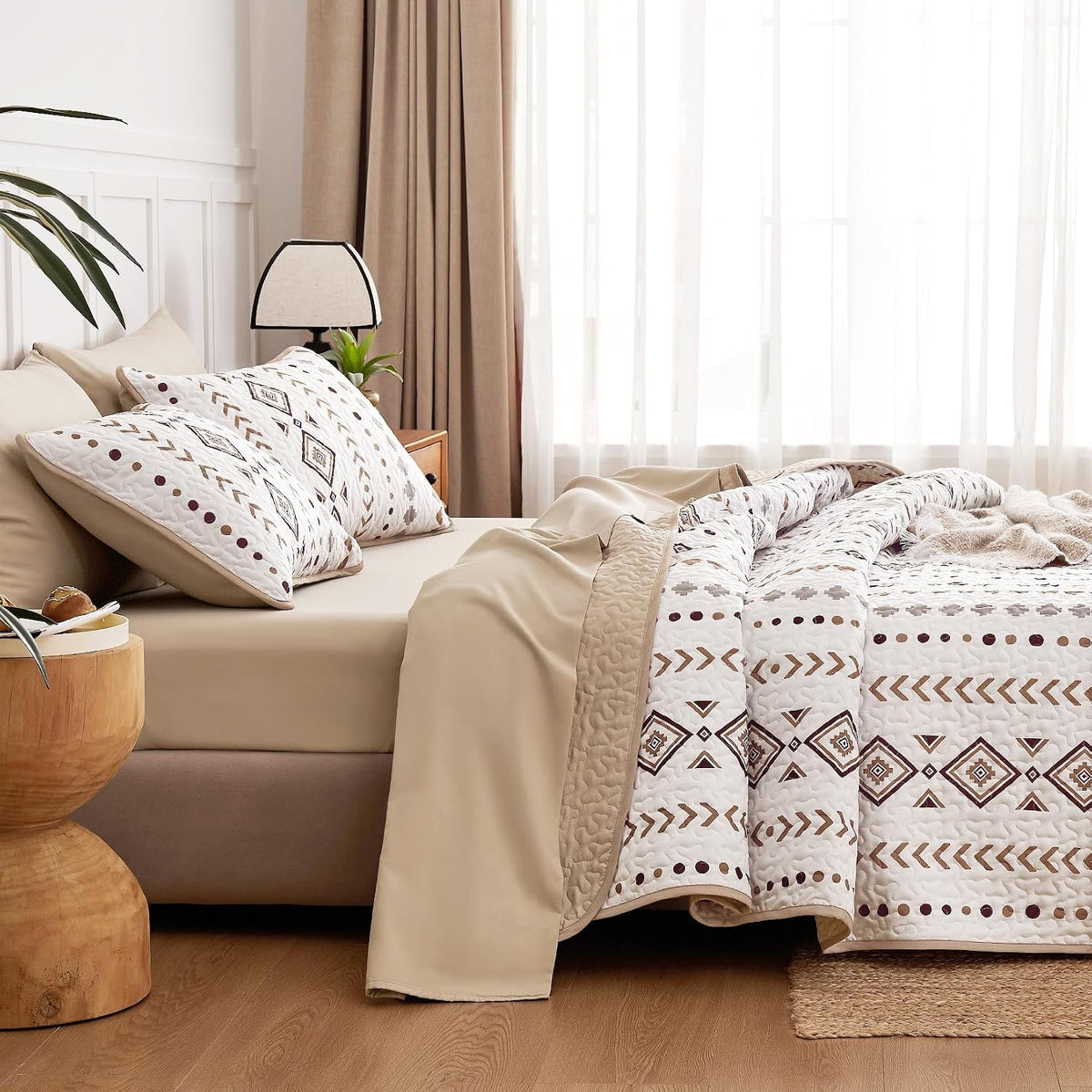 Wake In Cloud - Western Quilt Set, Boho Southwestern Aztec Rustic Farmhouse Geometric Pattern, Reversible Lightweight Bedspread Coverlet, 3 Pieces, Taupe Brown, King Size