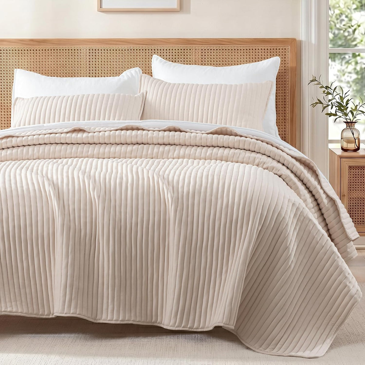 Exclusivo Mezcla Stripe Quilted King Quilt Bedding Set, Beige Cream