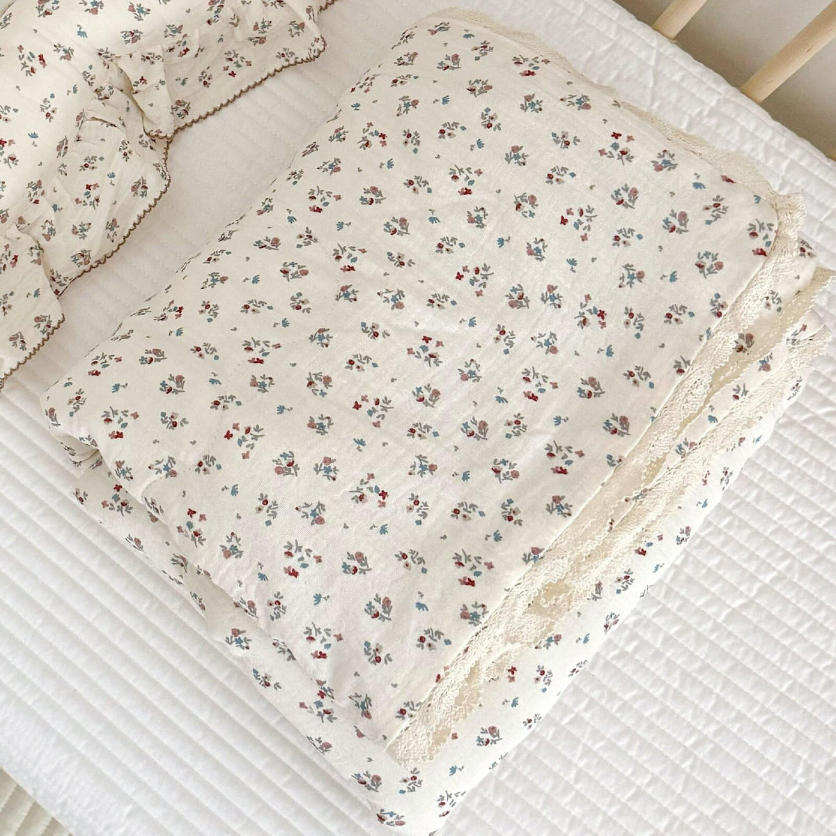 BuLuTu Shabby Chic Floral Quilt for Full Size Bed Blankets Muslin Cotton Summer Quilts Lightweight Soft Kids Comforter for Girls Teens Azalea Pattern, 79"x90", 3.9 Pounds, No Pillowcases