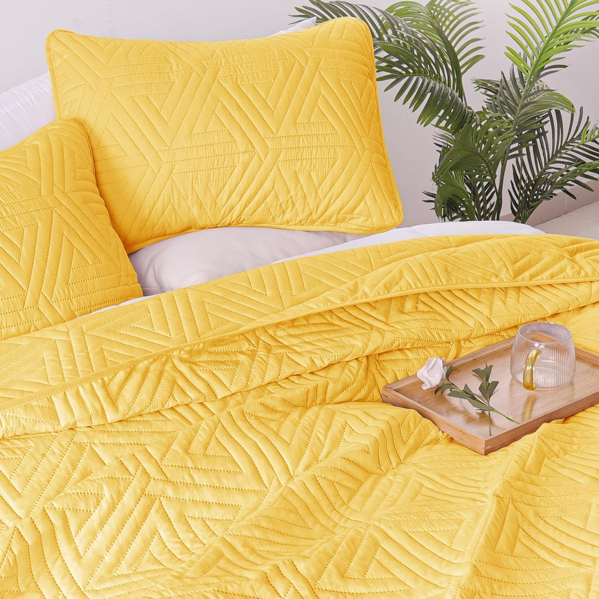 Whale Flotilla Soft Geometric Queen Quilt Set for All Seasons, Yellow