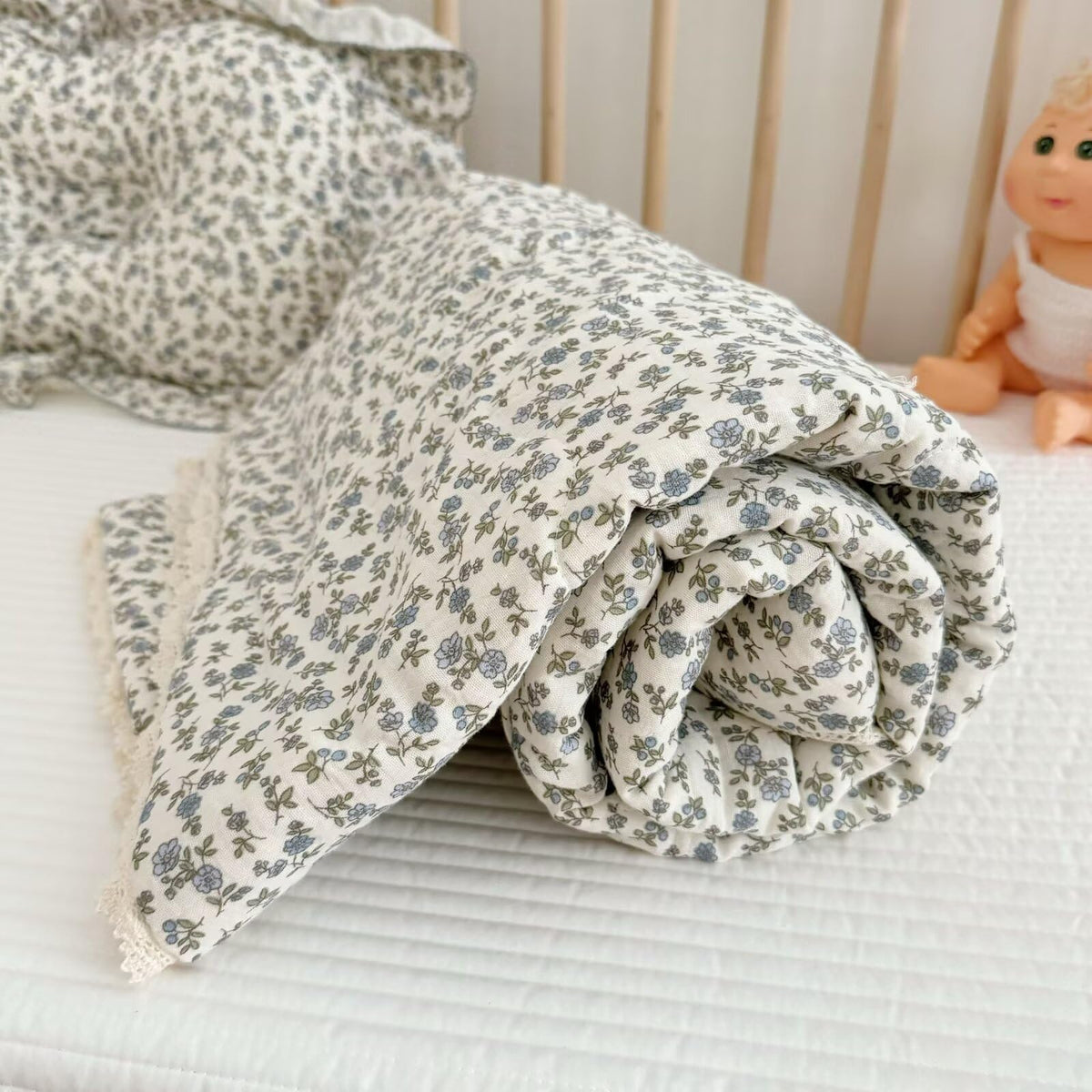BuLuTu Shabby Chic Floral Quilt for Full Size Bed Blankets Muslin Cotton Summer Quilts Lightweight Soft Kids Comforter for Girls Teens Azalea Pattern, 79"x90", 3.9 Pounds, No Pillowcases
