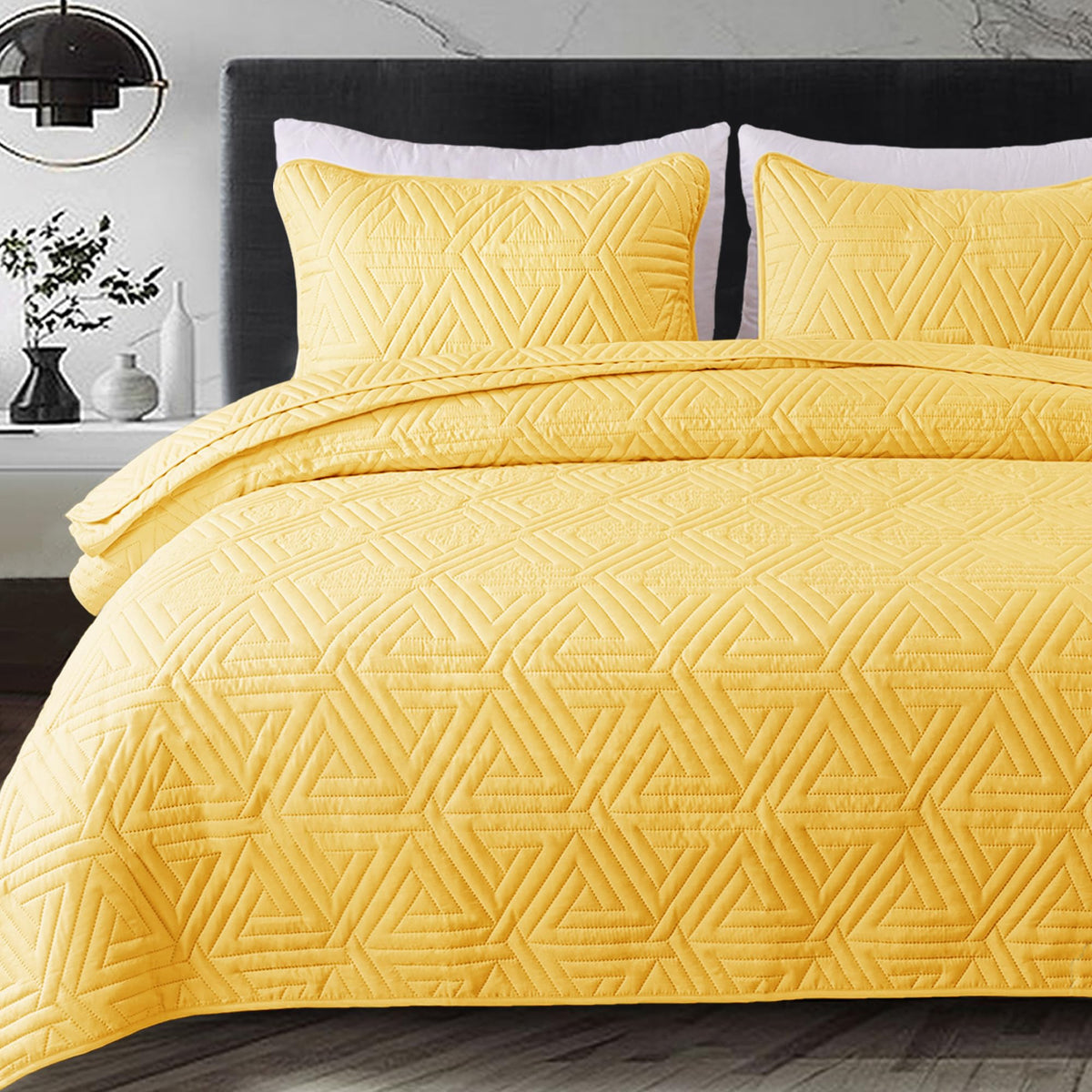Whale Flotilla Soft Geometric Queen Quilt Set for All Seasons, Yellow